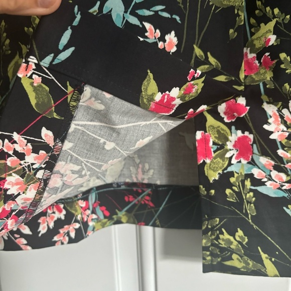 Talbots Colorful Floral Lightweight Pencil Skirt, Size 10 Petite - Picture 5 of 9